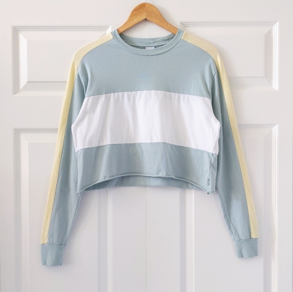 Aritzia TNA Agden Cropped Long Sleeve Tee - Picture 2 of 11